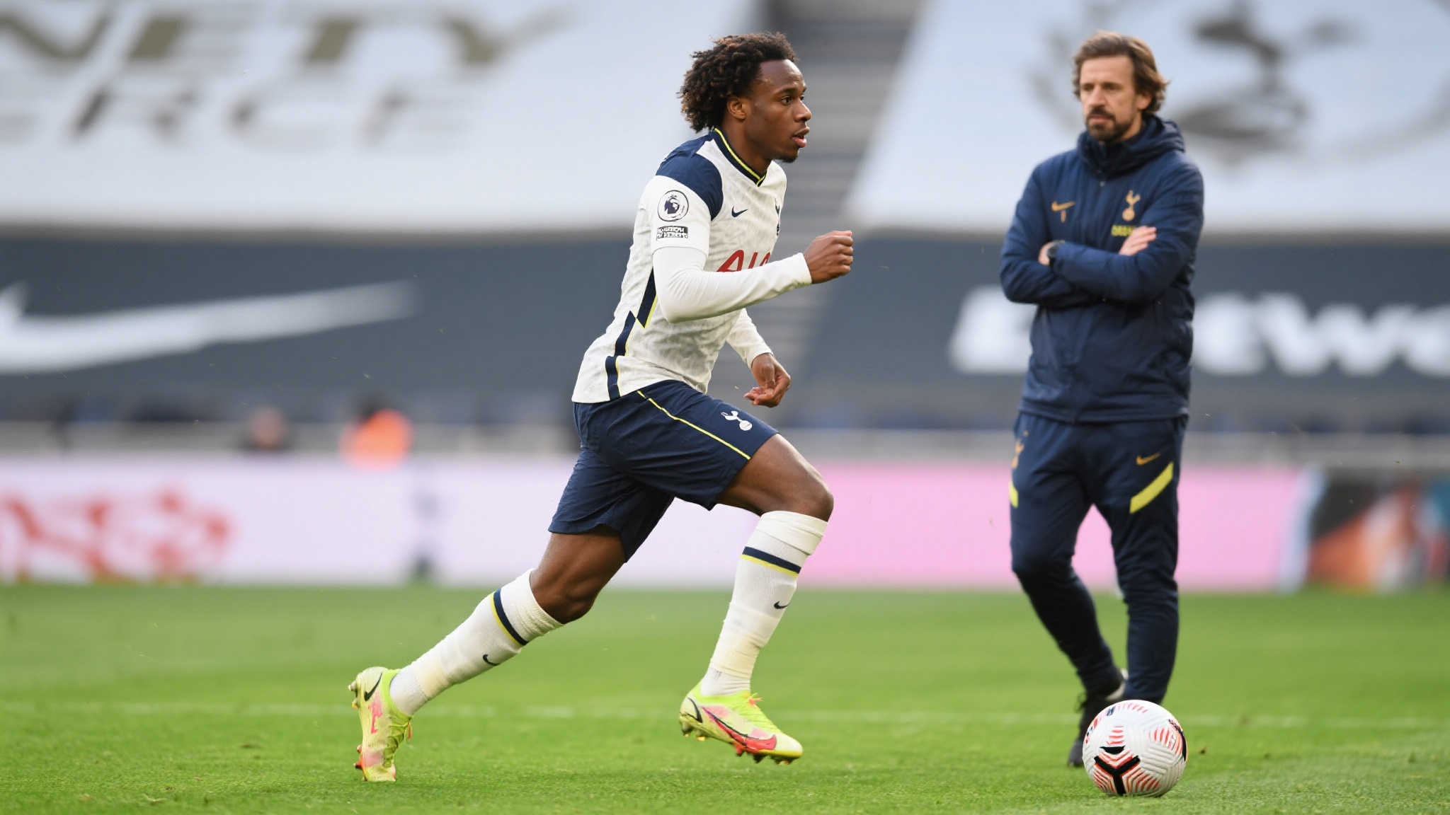 切尔西俱乐部拟保留两名前锋,杰克逊暂时不在出售计划内 这位年仅22岁的塞内加尔前锋自加盟以来确实颇具亮点